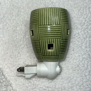 Scentsy Weave Green Plug In wax warmer